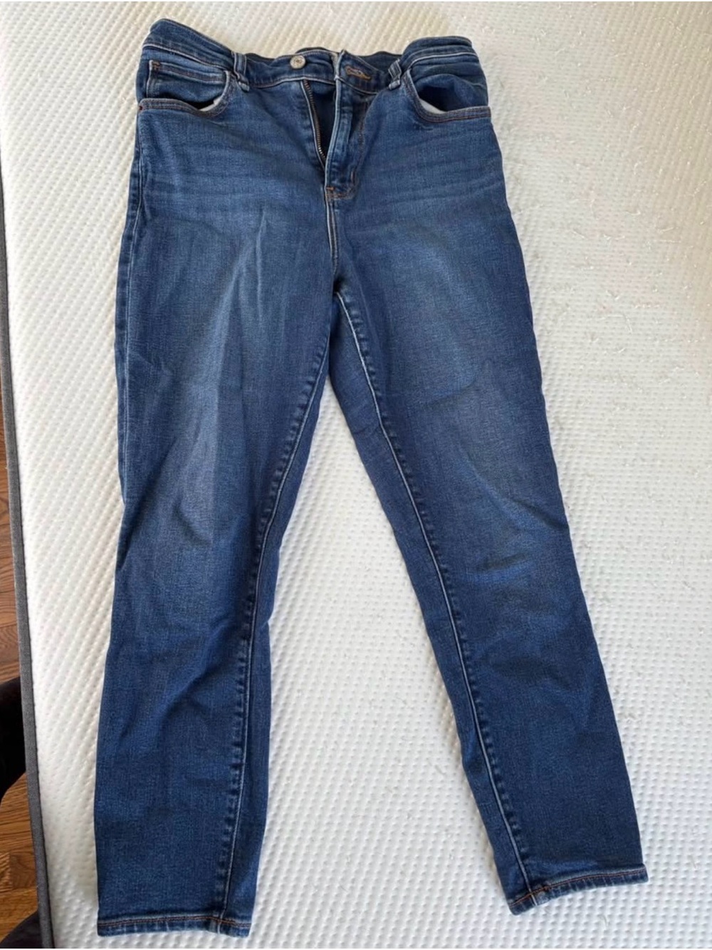 Abercrombie & Fitch Women's Dark Blue Cropped Jeans